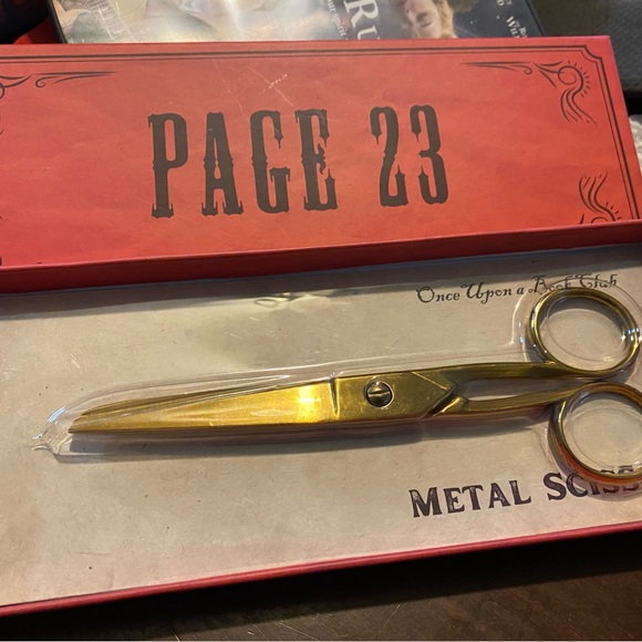 Néw Gold Tone 6.5” Scissors from Once Upon A Book Club With Box - Picture 2 of 4